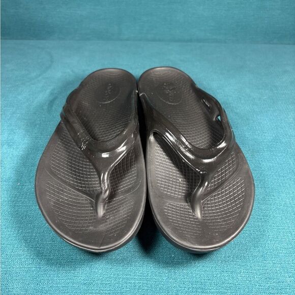 Size 7 - Women’s OOFOS OOlala black flip flops sandals - Picture 4 of 6